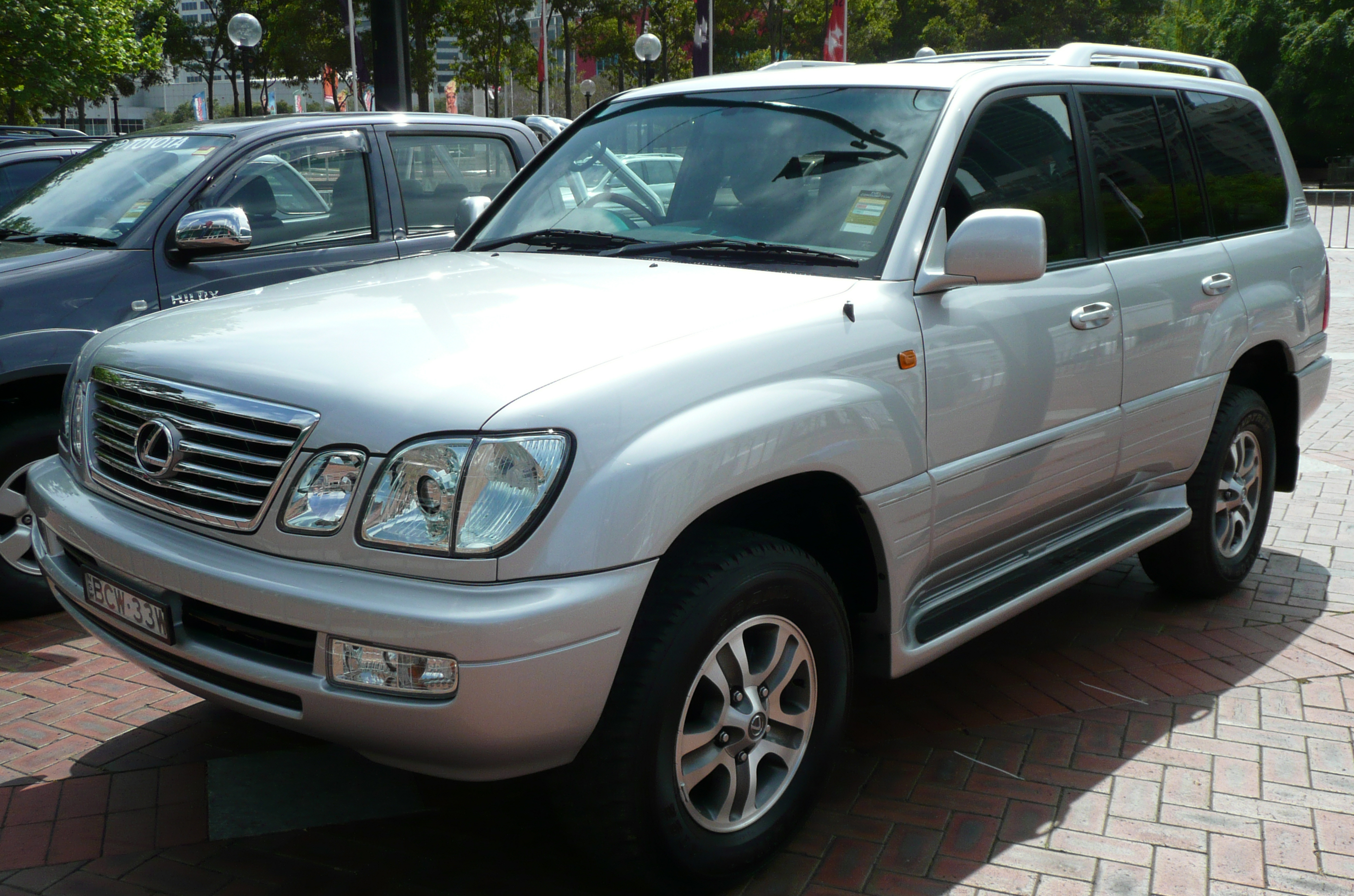 2007 Lexus LX 470 VINs, Configurations, MSRP & Specs AutoDetective